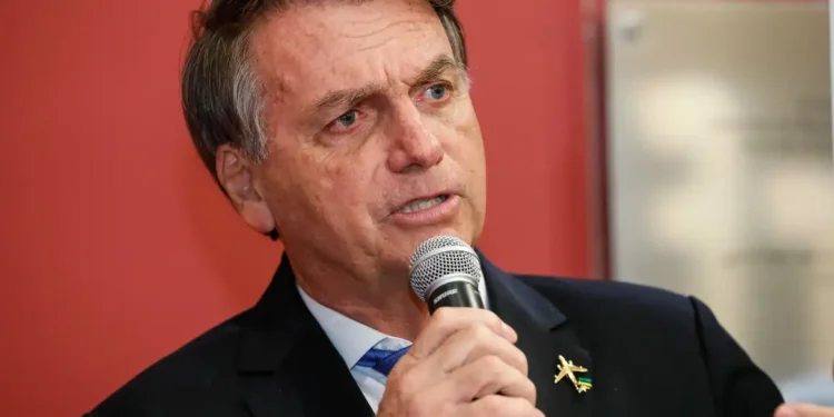 Bolsonaro já está no quarto e cirurgia não teve intercorrências, dizem médicos