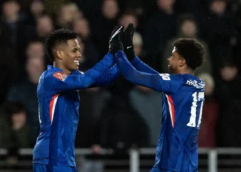 Com gol de Estêvão, Chelsea goleia Hull City e avança