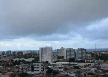 Domingo de Carnaval deve ser de tempo instável em Alagoas