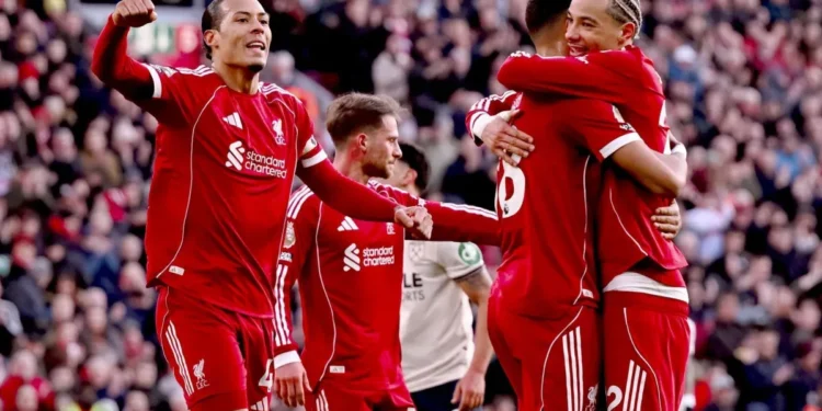 Liverpool vence West Ham por 5 a 2 e sobe para quinto