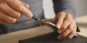 Descubra truque simples para limpar o alto-falante do smartphone