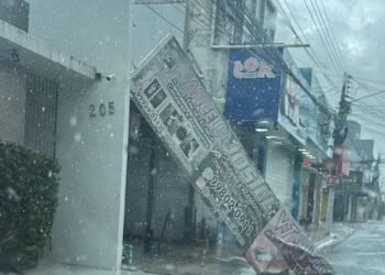 Chuvas e ventos fortes causam transtornos em cidades de AL