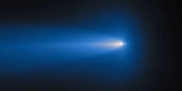 Telescópio registra cometa C/2025 K1 se “despedaçando” no espaço