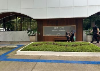 Corpo de mulher que morreu após aula de natação é enterrado em SP