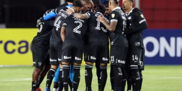 Avião com delegação do Botafogo tem problemas técnicos