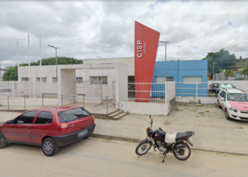 Mulher tem lábios arrancados pelo companheiro durante agressão; suspeito está foragido