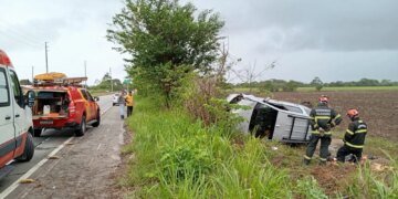 Motorista morre após capotar em avenida de Maceió