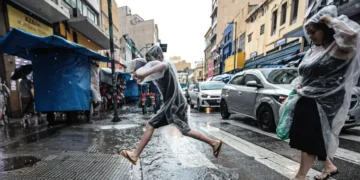 O que molha menos, andar ou correr na chuva? Saiba a resposta