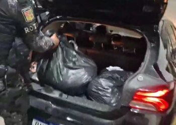 Cheiro estranho: Rota aborda carro por direção perigosa e acha cocaína