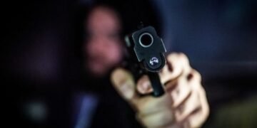 Tiroteio deixa 3 mortos e 14 feridos nos EUA; suspeita é de terrorismo