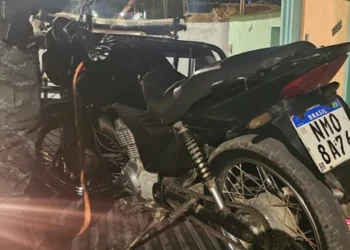 Motocicleta furtada é localizada por policiais