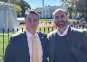 Flávio descarta Eduardo Bolsonaro no Itamaraty