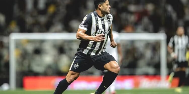 Retirado de relação contra o Flamengo, Hulk volta a negociar com o Fluminense