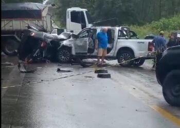 Colisão entre carros deixa um morto e mulher ferida na BR-316