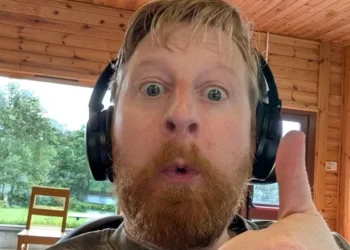 Ator de Game of Thrones morre aos 35 anos após luta contra doença rara