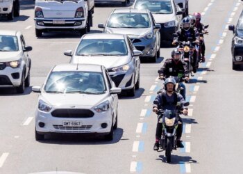Frota de motos cresce e BH testará Faixa Azul para reduzir acidentes