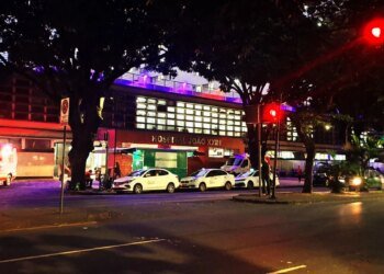 Criança pega arma e morre com tiro na cabeça em MG