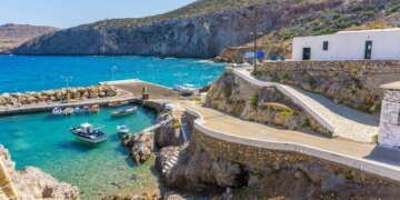 Quer morar na Grécia? Ilha oferece casa e até R$ 100 mil em incentivos