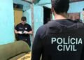 Suspeito de armazenar imagens de abuso infantil joga celular em balde com água