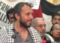 “Vendado e algemado”: ativista brasileiro relata prisão em Israel