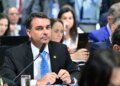 Flávio Bolsonaro assinou só dois dos cinco pedidos de CPIs do Master