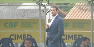 Presidente da CBF acompanha treino da Seleção Brasileira na Granja