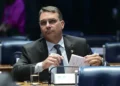 Aliado de Flávio pedirá aos EUA para substituir tarifa por Magnitsky