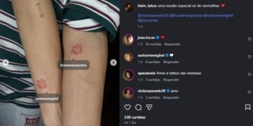 Bruna Marquezine e Sasha Meneghel fazem tatuagens iguais