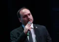 Carlos diz que “renasceu” em SC para justificar candidatura ao Senado