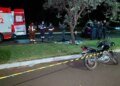 “Te dou meu coração”: mãe chora ao ver filho morto em acidente em MS