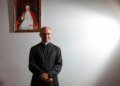 Padre excomungado diz que denunciou “macumba” dentro da Igreja
