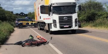 Idoso morre atropelado por caminhão