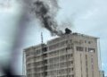 Incêndio atinge cobertura de edifício na Jatiúca