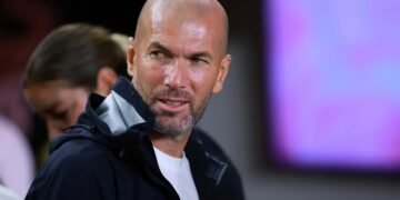 Zidane vai assinar contrato com a França ainda neste mês