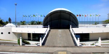 Morador de rua encontra corpo próximo ao Memorial à República