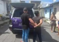 mulher esfaqueia criança de 12 anos