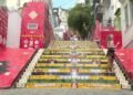 Van com turistas é atingida durante tiroteio na Lapa