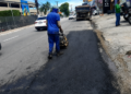 Operação Tapa-Buraco recupera trecho danificado na Avenida Comendador Gustavo Paiva