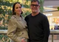 Juliano Cazarré e esposa anunciam gravidez do sétimo filho