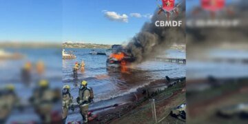 Fogo em lancha no Lago Paranoá: feridos seguem internados em hospital do DF