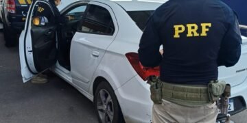 PRF recupera veículo com sinais de adulteração e registro de roubo