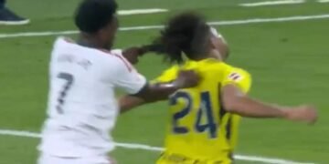 Vini Jr. é expulso por puxar cabelo de adversário em gol anulado